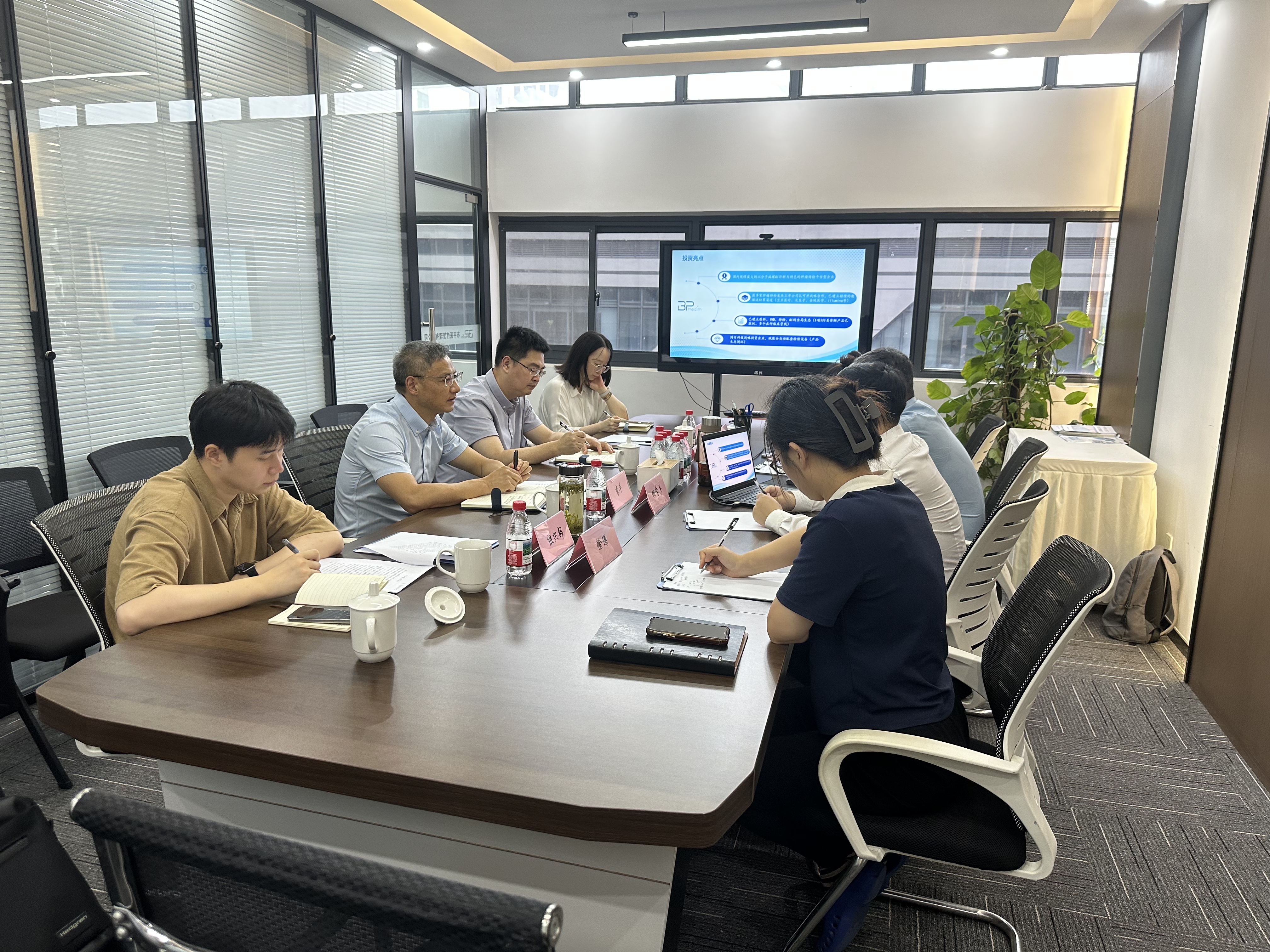 钱塘区委常委、组织部部长李丰一行莅临布平医疗调研